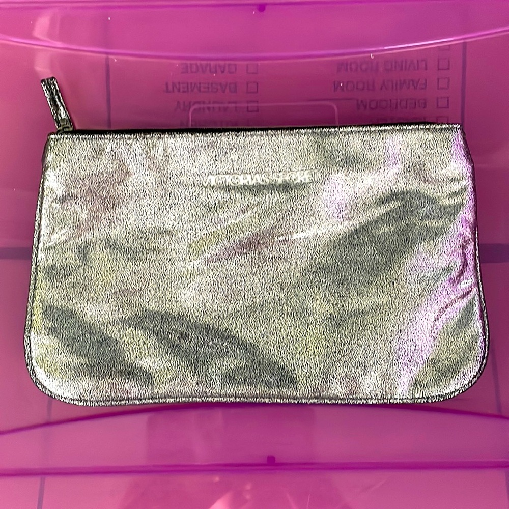 ***SILVER CLUTCH***